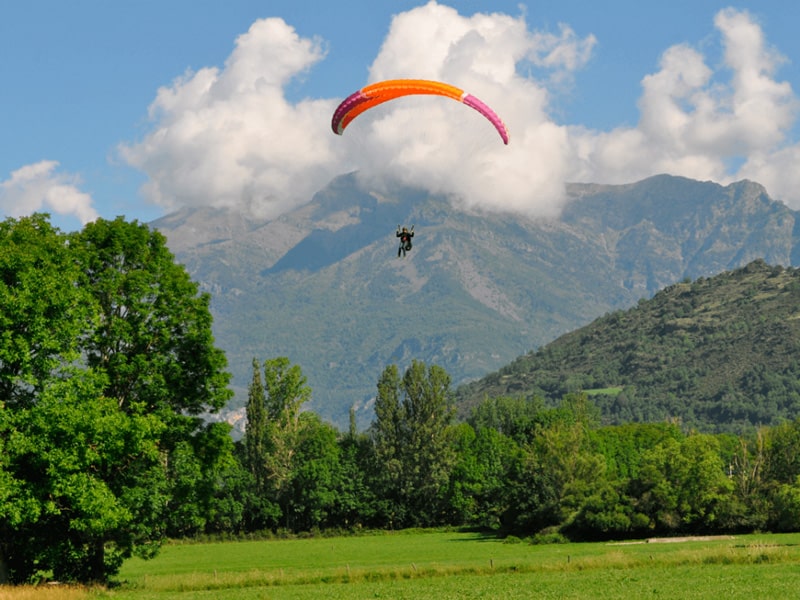Parapenten in de Spaanse Pyreneeën