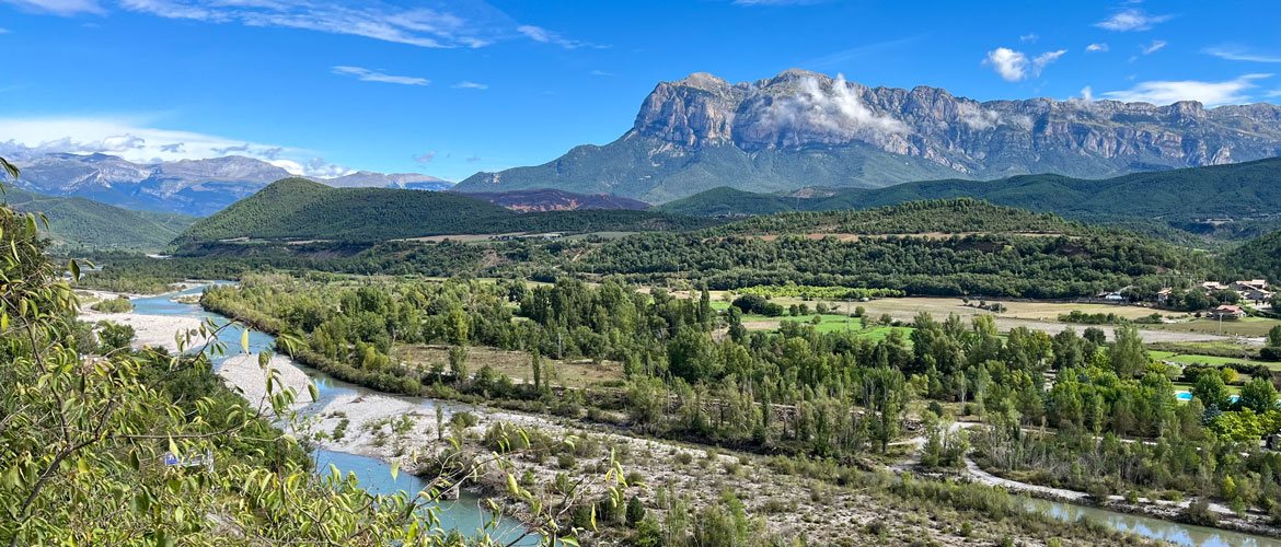 Aínsa village Chill-Outdoor Pyrenees
